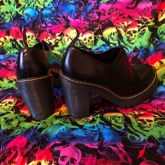 😻 Dr. Martens Cordelia size 8 women’s slip on heel leather shoes 😻 - Picture 4 of 10